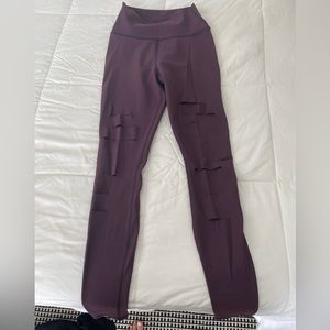 Alo leggings that have cut outs in the front part of the design